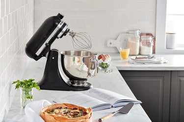 KitchenAid Artisan Series 5-Quart Tilt-Head Stand Mixer in Black Matte - KSM150PSBM USED