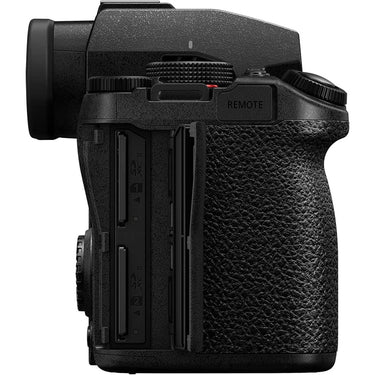Panasonic Lumix S5IIX Full-Frame Mirrorless Camera with 20-60mm f/3.5-5.6 Lens DC-S5M2XKK