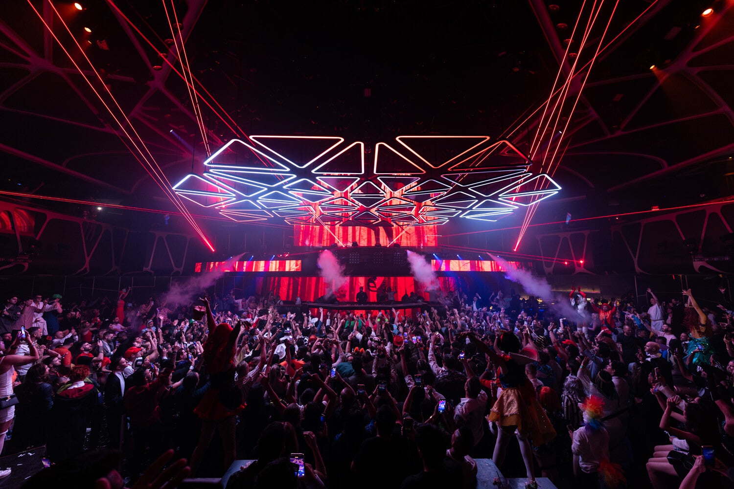 alesso djing at Hakkasan