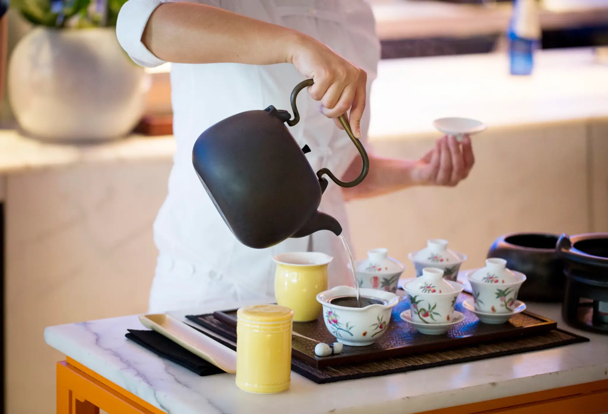 Tea pouring