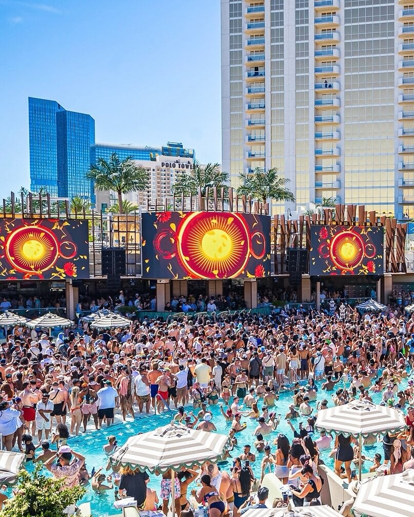 palm tree beach club