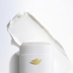 Dove Women's Clinical Antiperspirant: 96H Fresh Peach Protection. - Image 4