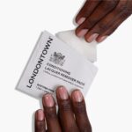 LONDONTOWN Acetone-Free Nail Polish Remover Set with Conditioning Pads - Image 4